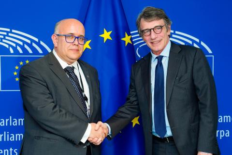 Supervisor Wiewiórowski with European Parliament President David Sassoli