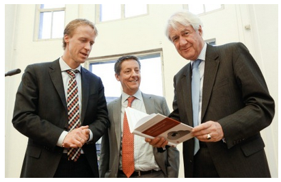 Peter Hustinx (right) with the editors of the book Herke Kranenborg (left) and Hielke Hijmans (centre)